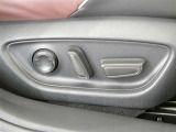 運転席電動シートは、シートポジションを細かく調整できるので長時間の運転もリラックスできますね。
