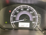視認性の高いメーターパネルで、運転に必要な情報を的確に把握できます。走行距離も確認できますね。