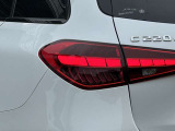 人間工学をもとに設計されたメルセデス・ベンツのシートは、柔らか過ぎず長距離のドライブでも疲れにくい構造になっております。車の運転で腰に負担を感じられる方は是非一度お試しください。