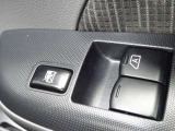 ビジネスカーでも快適装備は外せません。運転席&助手席はパワーウインドウです。(挟み込み防止機能付き)。
