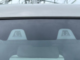 【スズキ セーフティサポート】走行中に前方の車両等を認識し、衝突しそうな時は警報とブレーキで衝突回避と被害軽減をアシスト。より安全にドライブをお楽しみいただけます。