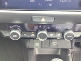 オートエアコン装備♪室内温度を設定すれば自動的に風量の調整をしてくれます♪車内をいつでも快適に保てます♪