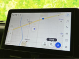 目的地までスムーズに案内するナビゲーションシステム。充実したオーディオ機能で、快適なドライブをさらに楽しめます。使いやすいインターフェースも魅力です。