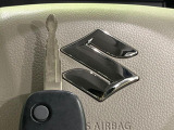 【キーレス】少し離れた場所からでもボタン一つでドアの開錠・施錠ができるのでとっても便利!ドアの鍵穴周りに傷をつけることもありません♪