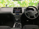 運転席からの視界を補完し、後方の安全確認をサポート。狭い場所での駐車もスムーズに行えます。安全運転の強い味方です。