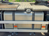 燃料タンクは400Lアルミ製です。