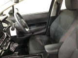 高いホールド性で運転姿勢が安定します。長距離ドライブでも疲れにくいのが魅力です。快適なドライビングライフをお送りください♪