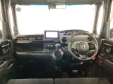 【前方視界】開放的な前方視界!運転がしやすく疲れにくいです♪窓が大きく、見通しがとっても良いおクルマですよ♪
