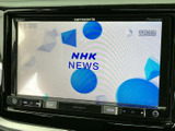 停車中には、地上デジタル放送をお楽しみいただけます。長距離ドライブや休憩時間に、最新のニュースや番組をチェックできます。