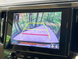 【バックカメラ】駐車時に後方がリアルタイム映像で確認できます。大型商業施設や立体駐車場での駐車時や、夜間のバック時に大活躍!運転スキルに関わらず、今や必須となった装備のひとつです!