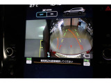 バックカメラはハンドルを切るとラインも併せて動くので駐車がしやすいです♪後進時にはバックカメラ以外にも後方センサー、左サイドカメラが作動します。一人で乗っていてもクルマがサポートしてくれます☆
