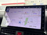 高精細な地図画面で、目的地までスムーズに案内。運転に集中しながら、安全なドライブを楽しめます。ナビゲーション機能で快適な移動をサポートします。