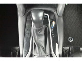ハイブリッドカーですが運転操作は普通の車と変わりませんのでご安心ください。操作方法はスタッフが説明いたしますのでお気軽にご質問ください