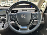 握りやすいステアリングは、運転操作をスムーズに行えます。快適なドライビングをサポートする設計です。