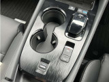 電制シフト、電動パーキングブレーキ、DRIVE MODE切替スイッチ(NORMAL・ECO・S)、信号待ちの負担軽減になるオートブレーキホールドスイッチあります☆