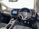 運転席まわりです。 各操作スイッチは使いやすい位置に配置されてます。