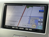 見やすい地図画面で、目的地までの道順をしっかり確認できます。初めての場所でも安心して運転できます。