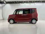 両側パワースライドドア付きだから、狭い駐車スペースなどでの 乗り降りラクラク!小さなお子さまのいるご家庭には嬉しい装備。