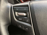 運転中、オーディオの操作をしてて、ハッとしたことはありませんか?ステアリングスイッチは、運転中でもハンドルでオーディオの操作が可能です。安全なドライブをサポートします。