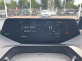 重要な情報を一目で確認できるメーターパネル。運転に必要な情報を視認しやすく表示し、安全運転をサポートします。