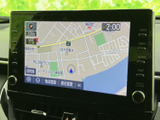 高精細な地図画面で、スムーズなナビゲーションをサポートします。運転に集中しながら、目的地まで安心して行けます。情報表示も見やすいです。