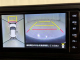 パノラミックビューモニターを装備。駐車場や交差点でクルマを真上から見るように周囲を確認できます。機能の詳細は販売店スタッフまでおたずねください。