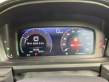 視認性の高いメーター類で、運転に必要な情報を確実な把握。安全運転をサポートする、見やすいデザインです。