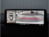 【360&deg;ビュー・モニター】専用カメラにより上から見下ろしたような視点で360度クルマの周囲を確認することができます。駐車が苦手な方でも縦列駐車や幅寄せ時に活躍してくれます。