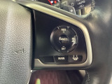ハンドルにHondaセンシング系のクルーズコントロールやレーンキープアシストなどのスイッチが装備されています。ハンドルから手を離さず安全に操作できます。