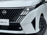 最新式はLEDヘッドランプですね。瞬時に明るい光が夜間の運転をぐっと楽にしてくれますよ。