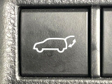 【パワーバックドア】スマートキーや運転席のボタンを押すだけでリアゲートが自動で開閉します!荷物を持っている時や、高い位置にあるバックドアを閉める際に便利な機能です♪