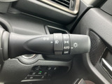 操作しやすいウインカーレバーは、安全な車線変更をサポートします。ライト類の操作もまとめて行えるので、直感的に操作できます。
