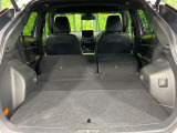 【パワーバックドア】スマートキーや運転席のボタンを押すだけでリアゲートが自動で開閉します!荷物を持っている時や、高い位置にあるバックドアを閉める際に便利な機能です♪