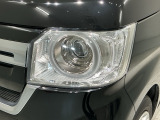 LEDヘッドライトは、点灯の瞬間から最大光量を発揮し、突然暗くなるトンネルなどでの安定感を高めます。
