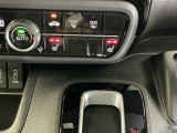 運転席/助手席シートヒーターで寒い日もすぐに温かくなり快適に過ごせます。2段階の温度調整が可能です