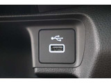 USBオーディオ用ソケットがついていますので携帯電話などを接続すれば音楽等の再生が可能です!