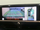 パノラミックビューモニター搭載。カメラで車両周囲の状況を映し出すため、狭い場所での駐車などに役立ちます。
