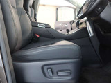 パワーシート搭載。微妙な調整が手軽にでき、ピッタリなポジションで運転することが可能です。