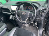 【運転席】座り心地が良いシートなので長時間の運転でも快適にお過ごしいただけます。新品のフロアマットのご注文も可能です。掲載箇所以外にご希望の写真がございましたらお気軽にお問い合わせ下さい。