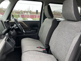 運転しやすい運転席周りのレイアウトです。操作性にも優れ、快適な運転をサポートします。