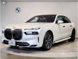 【BMWの伝統】BMWのお車は、&ldquo;駆け抜ける歓び&rdquo;を意識し、走行の安定性とコーナリングの良さを追求し、思い通りにハンドルの操作可能です。