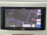 見やすい地図画面で、スムーズなナビゲーションを実現します。初めての場所でも安心して運転できます。
