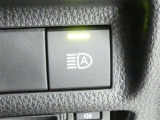 【オートマチックハイビームヘッドライト】ハイビーム走行時に対向車や前走車をカメラで認識して自動的にロービームにする機能が装備されています。※道路環境などによっては作動しない場合があります。