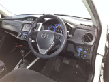 運転席周りのレイアウトをご覧ください。ナビゲーションが綺麗に装着されすっきり収まってますね!
