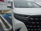 ■LEDライト■ 発光効率が非常に高い為、バッテリーに優しいのが特徴!見た目もシャープでおしゃれと、デザイン面でも人気の高いLEDヘッドライトです!