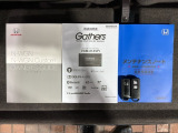 スマートキーは鍵をバッグに入れたままでもドアロックの開閉やエンジンのON・OFFができます。夜間や雨の日も鍵を探さなくて良いので便利です。