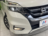 【LEDヘッドライト】悪天候や夜間走行時も良好な視界を確保し安心して運転できる高輝度LEDヘッドライトを装備!点灯速度が早く、消費電力も抑えられています。