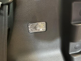 夜の荷室を明るくするラゲッジルーランプです。
