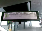 スマートルームミラー付きです☆後方カメラの映像がルームミラーに映るので、たくさんの人や荷物をのせていても邪魔せず見られるのです♪