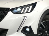 ●LEDヘッドライト:夜間走行時も良好な視界を確保し安心して運転できる高輝度LEDヘッドライトを装備!点灯速度が早く、消費電力も抑えられています。